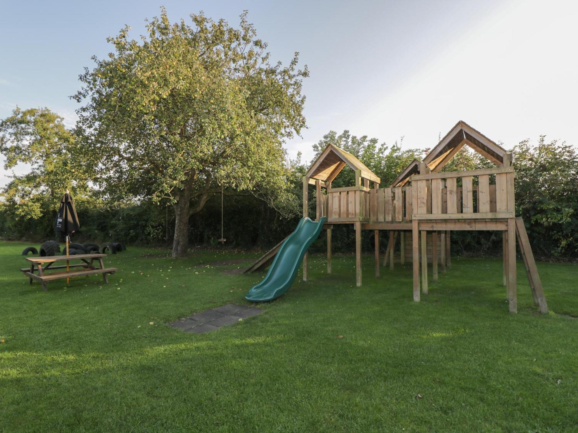 Hazel Villa Cirencester Bagian luar foto
